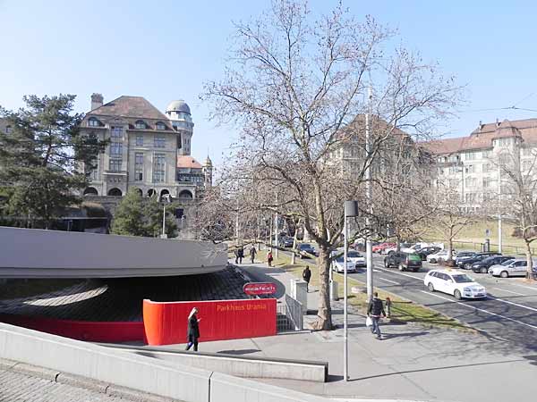 Urania statt Moräne: Parkhaus und Strasse