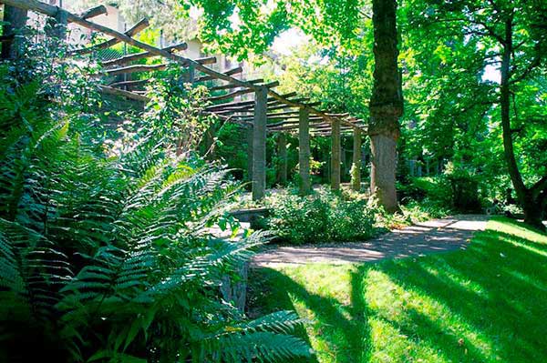 Pergola mit Tessiner Granitstelen